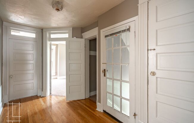 207 W. Hubbard Ave
