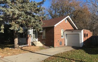 Cute 2 bedroom house $995