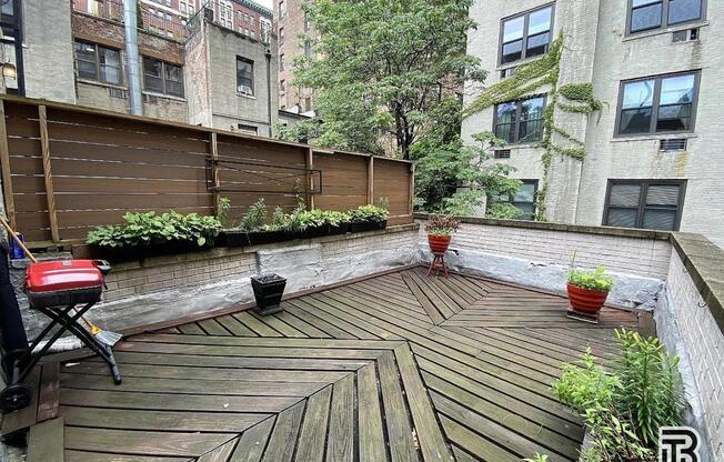 247 W 102 ST