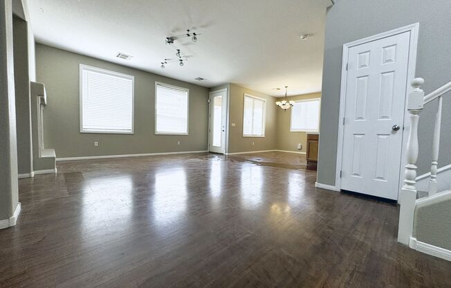 Vaulted Ceiling Home, Gated Community w/ Pool in Southwest