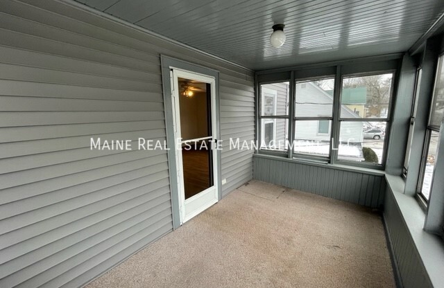 2 beds, 1 bath, $1,525