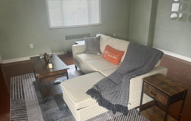 2 beds, 1 bath, $1,200