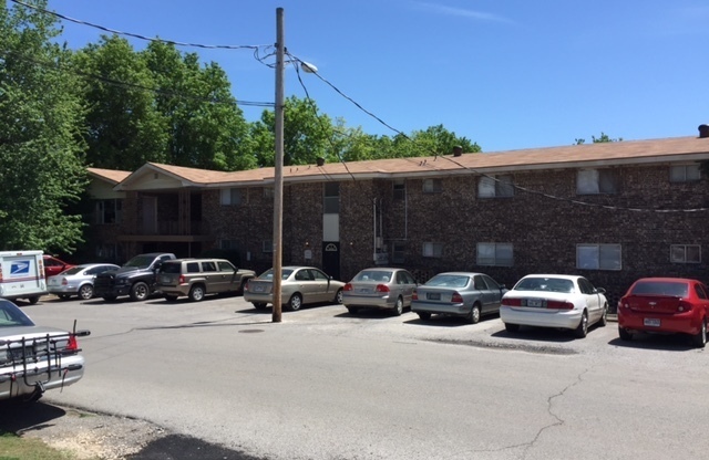 2 beds, 1 bath, 728 sqft, $750, Unit D4