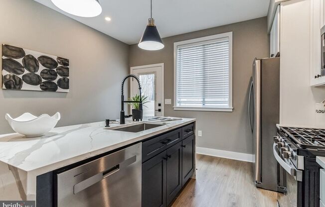 Huge 4 bed 3 bath home in point breeze. MODERN, PATIO, ROOF DECK