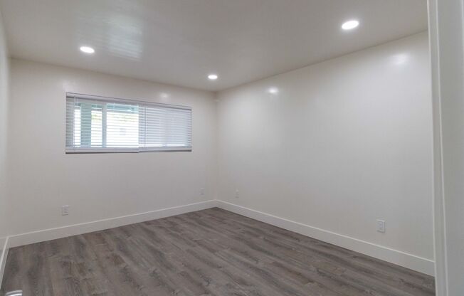 2 beds, 1 bath, 720 sqft, $2,600, Unit M_L