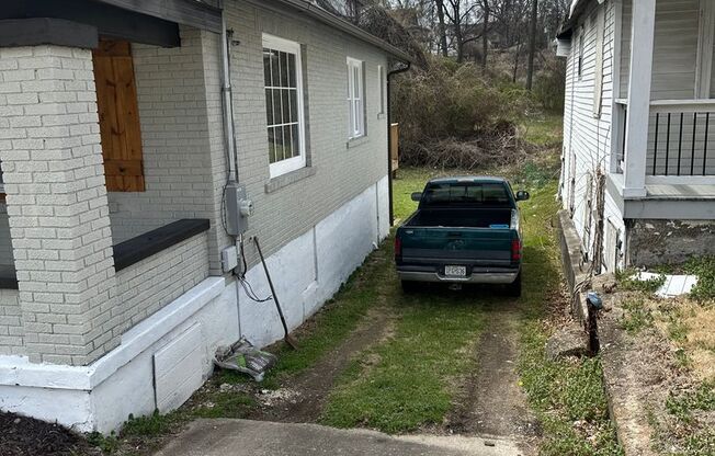 1122 E DUNKIN ST