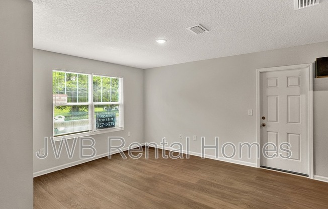 1328 8 ST W