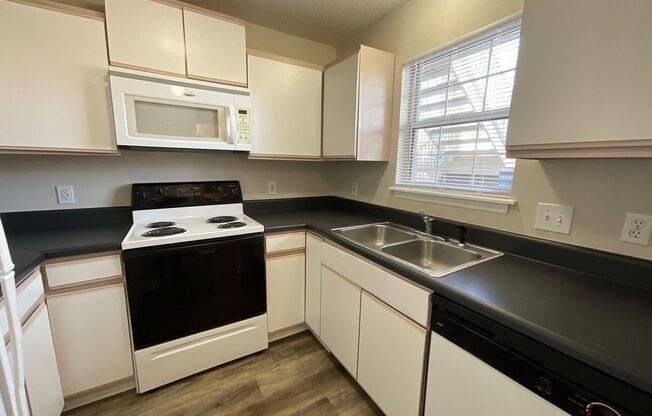 1 bed, 1 bath, 765 sqft, $1,075, Unit 2700-3