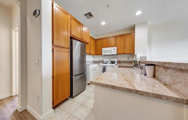 1583 SUMAC PL