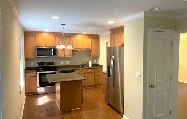 Charming 2 Story home located in the Country Place Subdivision in Matthews NC!