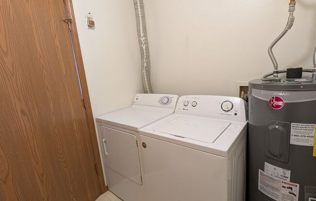 2 beds, 1 bath, 1,100 sqft, $1,319, Unit 1053 7312