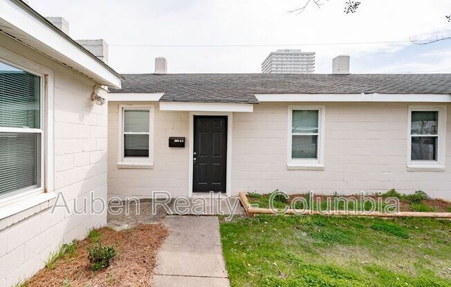 1216 1/2 GREGG ST