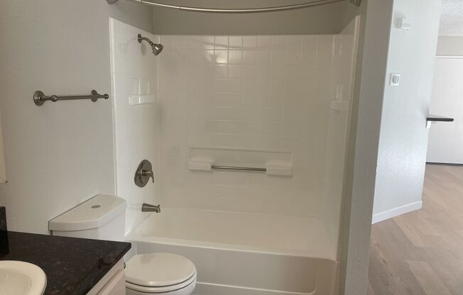 1 bed, 1 bath, 694 sqft, $2,410, Unit 506