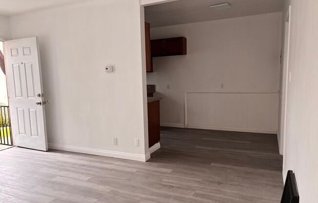 Charming 1-bedroom, 1-bath apartment located in a desirable area of Burbank.