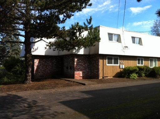 (526) Halpert Duplexes - 4 Bedroom / 2 Bathroom