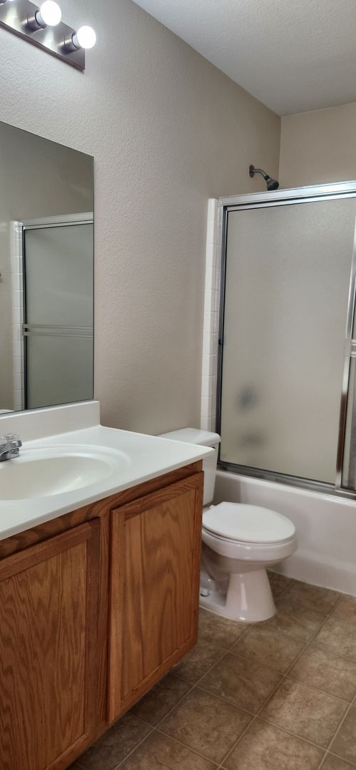 FRESHLY PAINTED 3BR + Loft in SW Las Vegas - NEW CARPETING, NEW KITCHEN APPLIANCES