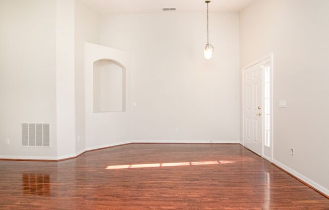 Beautiful MOVE-IN READY 4bed/2bath Home located in Nona Crest in Lake Nona!!!