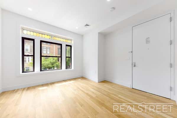 15 HAMPTON PL