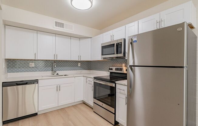 2 beds, 1 bath, $1,400, Unit 3