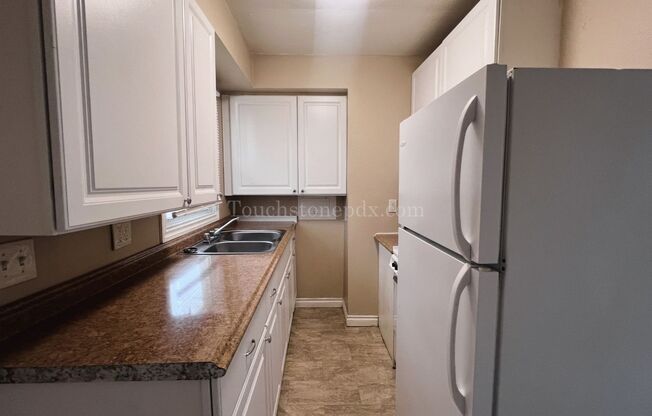 2 beds, 1 bath, $1,295