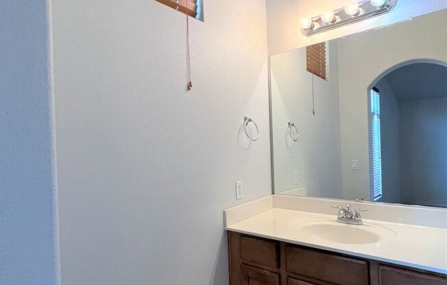 3 beds, 2.5 baths, $1,985, Unit UNIT 1045