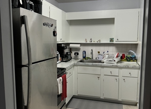 1 bed, 1 bath, 615 sqft, $1,900, Unit 18