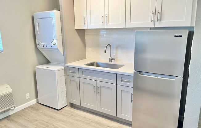 Studio, 1 bath, 407 sqft, $995, Unit 210