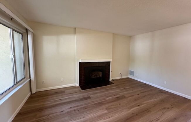 Beautiful updated 2 bedroom condo in Sunset Park now available for move in!