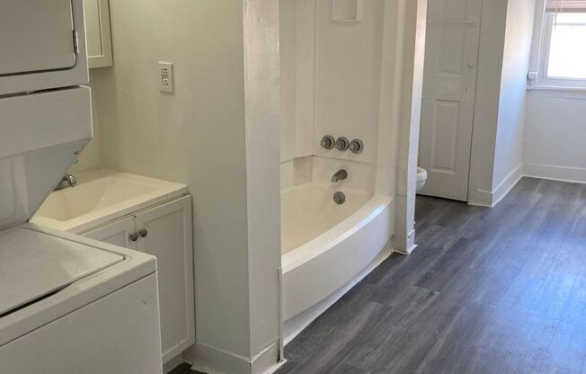 1 bed, 1 bath, 700 sqft, $1,249, Unit 38-5