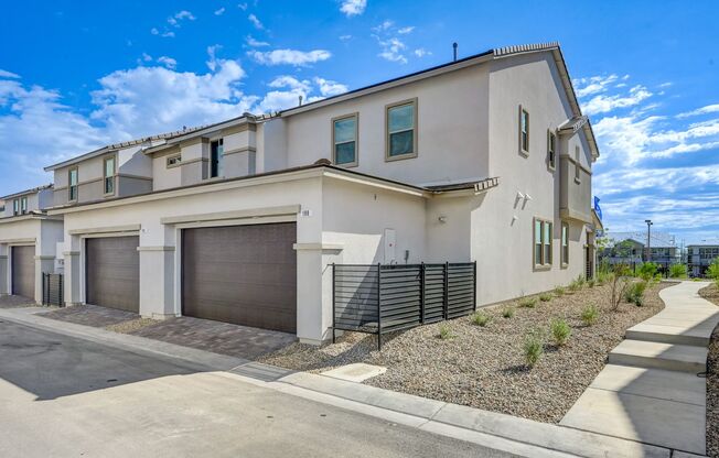 3 beds, 2.5 baths, $2,695