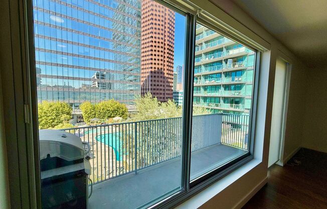 DTLA Penthouse Floor 1BD Condo w/Utilities Included & Resort-Style Amenities – Perfect Blend of Comfort & Convenience!