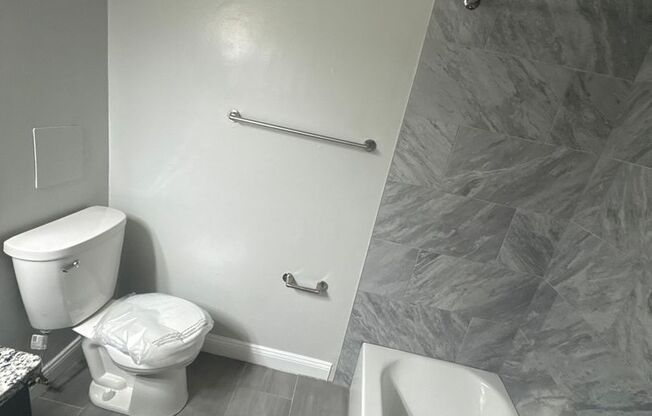 3 beds, 2 baths, 1,300 sqft, $2,440, Unit 3331 #103