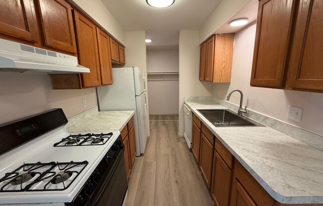 1 bed, 1 bath, $795, Unit 37