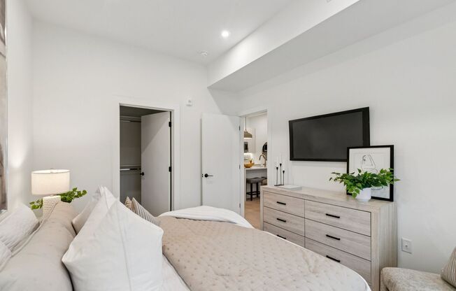 2 beds, 1 bath, 800 sqft, $2,108, Unit 308