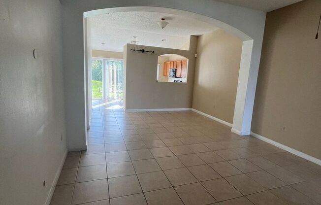 Charming 3-Bedroom Townhouse Close to Orlando's Major Attractions.