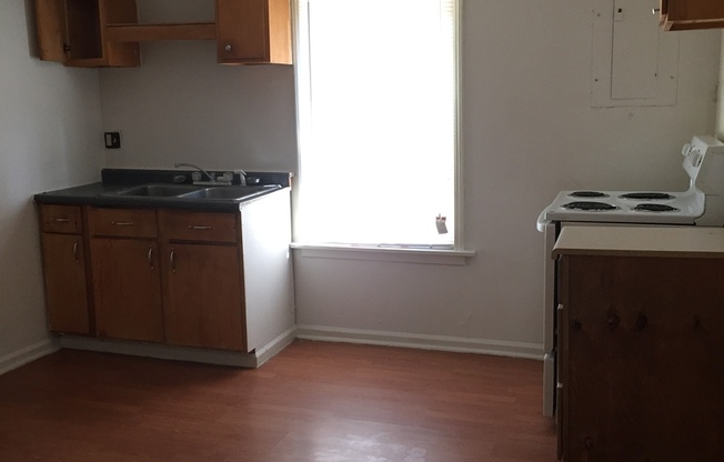 1 bed, 1 bath, $775, Unit 12 Jordan Dr