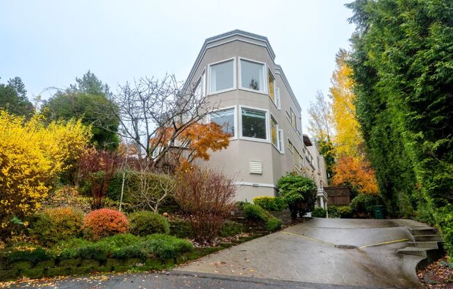 2Bd/2.5Ba Mercer Island Condo