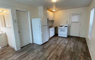 Studio, 1 bath, 250 sqft, $950, Unit D-9 STUDIO