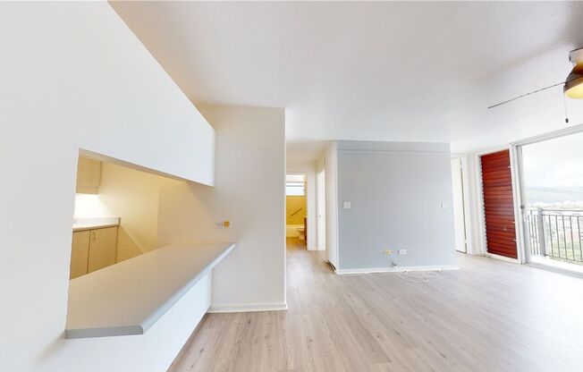 Central Location. Penthouse Condo. Split AC