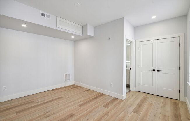 1 bed, 1 bath, 425 sqft, $1,900, Unit 12