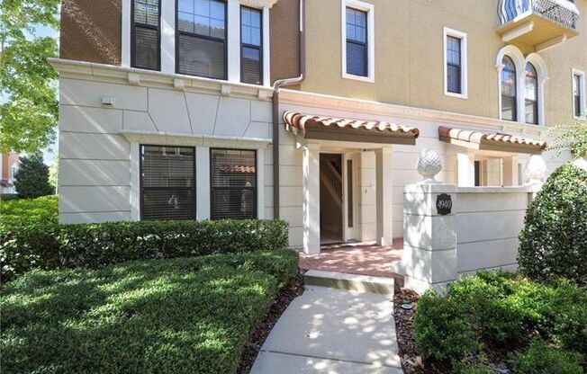 Amazing 4 Bed 3.5 Bath gated Town House in Lake Mary, FL!