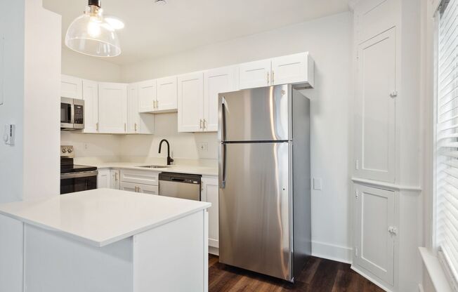 1 bed, 1 bath, 550 sqft, $2,100
