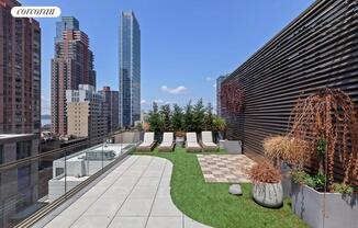 505 W 43 ST
