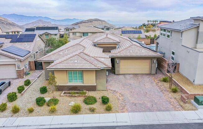 Stunning 5Bed/4.5 Bath home located in a prestigious guard gated community of Reverence in Summerlin