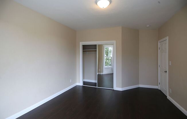 OPEN HOUSE: Sunday (7/26) 4:00pm-4:30pm. Spacious 2BR/1BA in the Mission Dolores, H/W Floors, Open Kitchen, Shared Laundry (780 Guerrero Street #4)