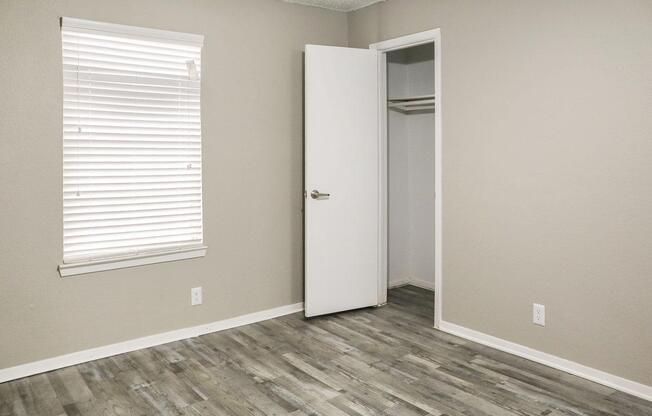 MINI BLINDS AND BEAUTIFUL FLOORING