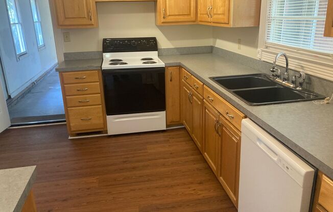 2 beds, 1 bath, $1,600