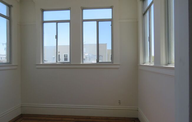 2 beds, 1 bath, $5,800, Unit 610