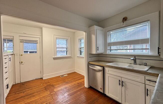 Large 4 Bedroom Home in NE Portland!