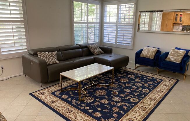 5 Bedroom Valencia Home at End of Cul-De-Sac